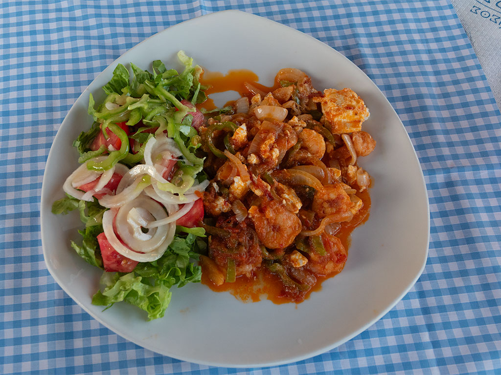 Shrimps, crumbled cheese, sliced onions and green peeper cooked in a tomato sauce. Served with a mixed salad.